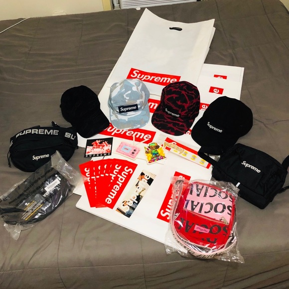 Supreme - Picture 5 of 5